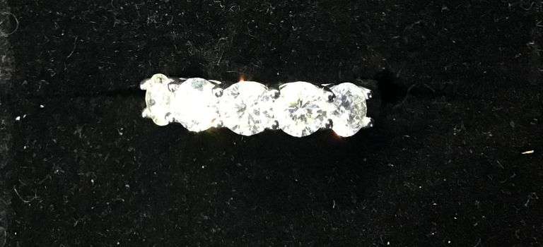ADORABLE 14K WHITE GOLD WEDDING BAND