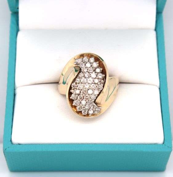 14kt Yellow gold 1ctw diamond cluster ring