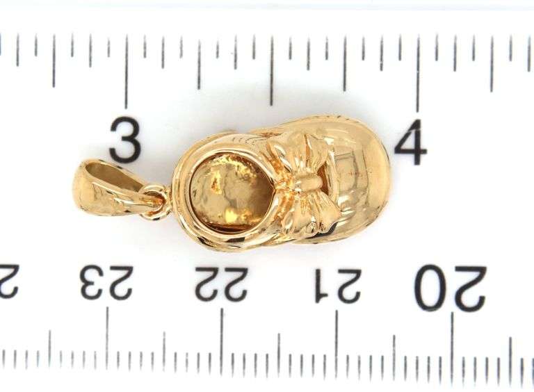 18kt Yellow gold baby shoe charm