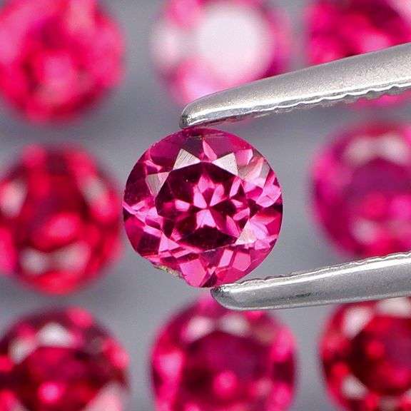 Top violet pink! 5.26ct untreated Rhodolite Garnet set!
