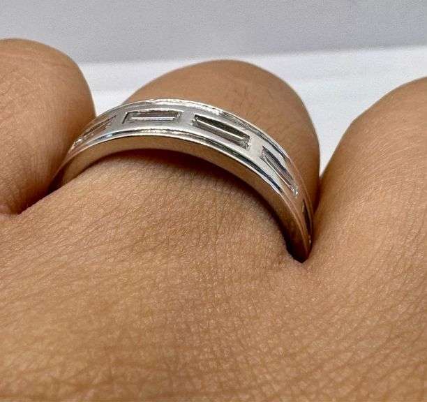 Platinum Gold Round Brilliant Cut Diamond Ring