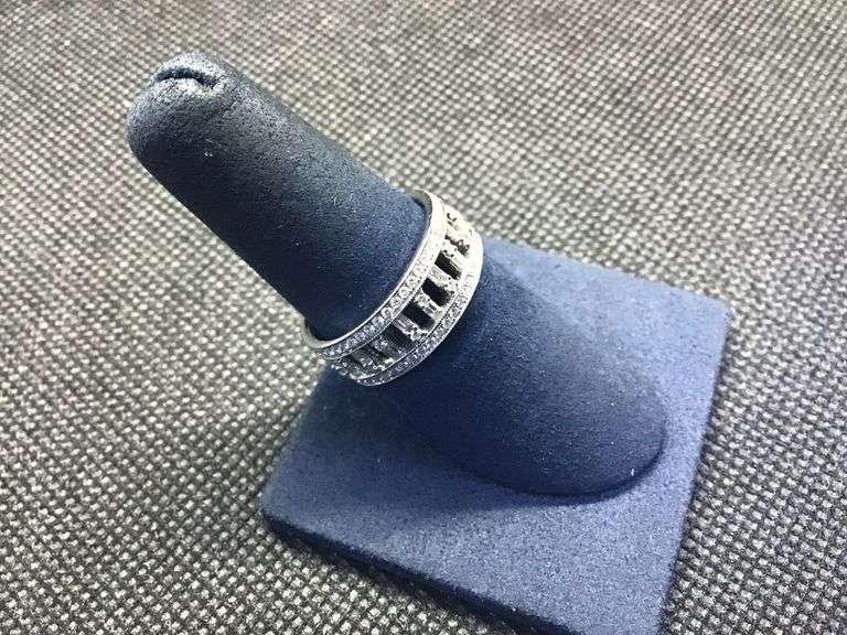 18K WHITE GOLD BAGUETTE CUT DIAMOND WEDDING BAND