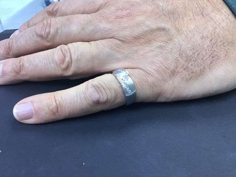 14K WHITE GOLD MEN’S WEDDING BAND