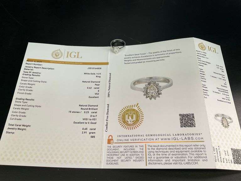 CERTIFIED BRAND NEW 14K WHITE GOLD DIAMOND ENGAGEMENT RING.
