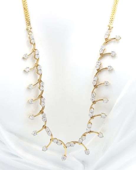 18kt Yellow gold 1.25ctw Illusion set diamond necklace
