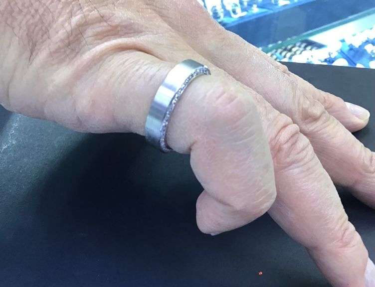 14K WHITE GOLD MEN’S WEDDING BAND