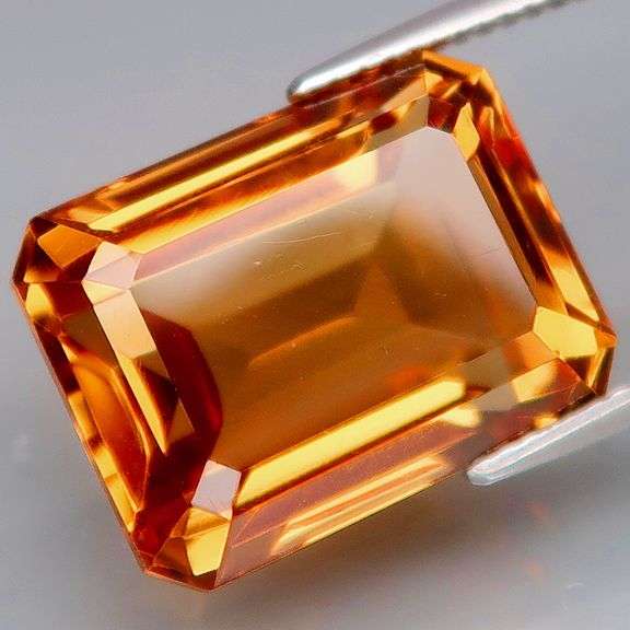 Huge vibrant flashing 14.65ct emerald cut Citrine!