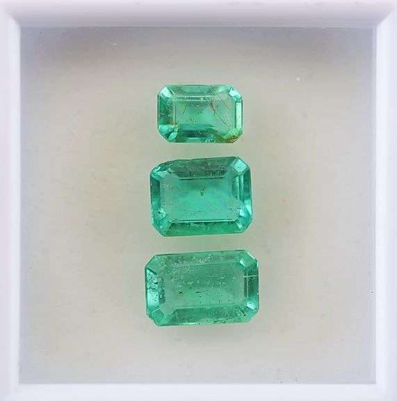 Graduated set! 2.30 carats of Colombian Emeralds!