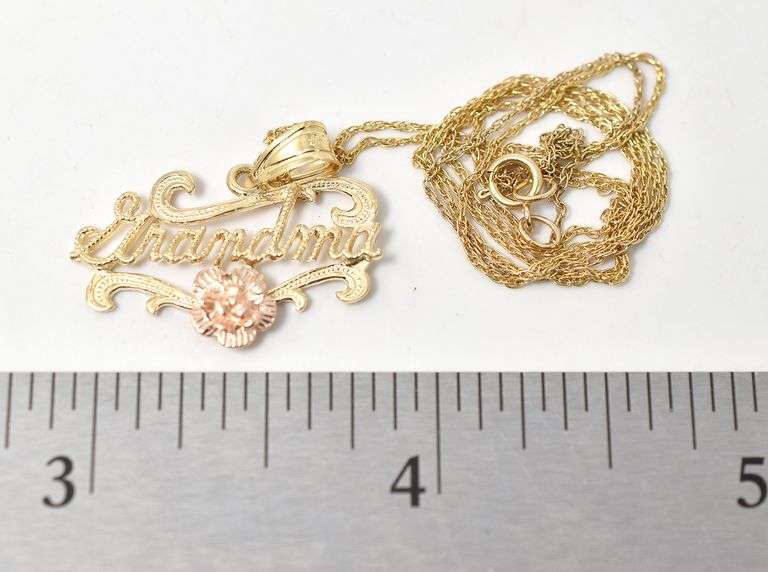Sweet Grandma Pendant in 14K Yellow Gold