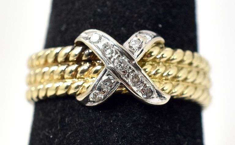 Ravishing Diamond 'X' Ring in 14K Yellow Gold