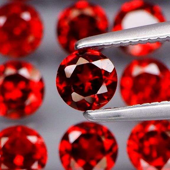Outstanding color! 5.30ct real ruby red Garnet set!!