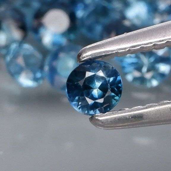 Eye catching 2.72ct denim blue Sapphire set