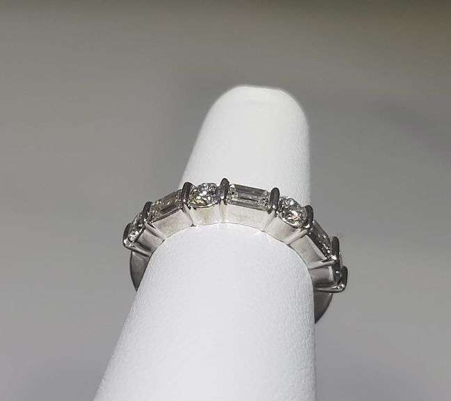 Luxurious Emerald Cut & Round Brilliant Diamond Band - G Color, VS Included, 0.950 Platinum" size 5.