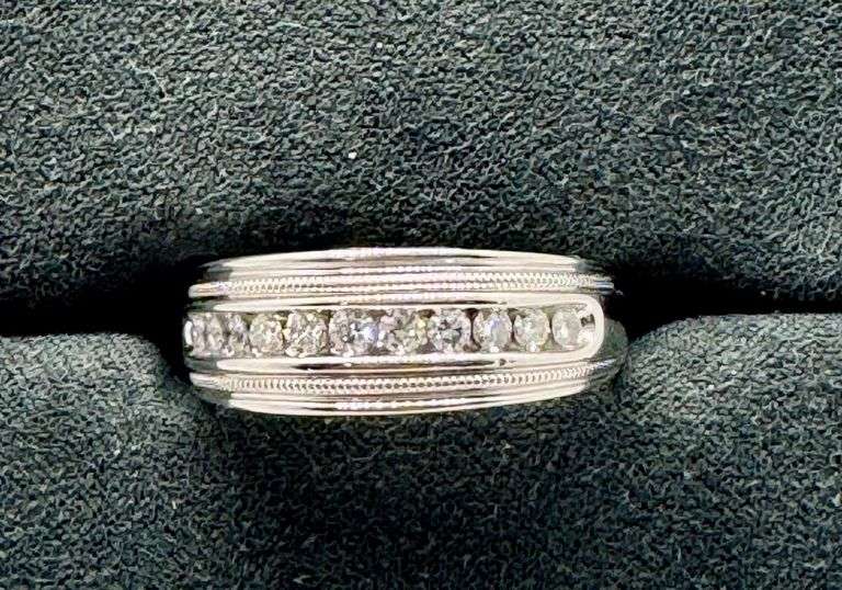 14K White Gold Round Brilliant Cut Diamond Ring