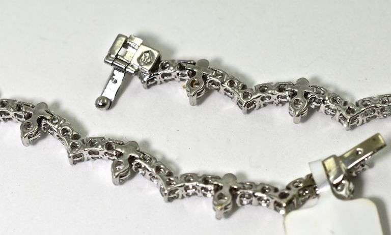 Exciting 18K White Gold 9.3 Cts T.W. Diamond Necklace