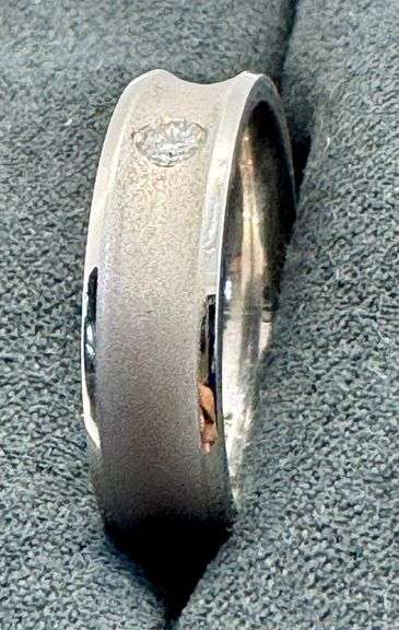 14K White Gold Round Brilliant Cut Diamond Ring