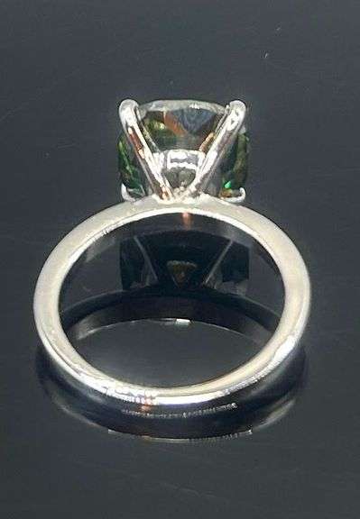 Sparkling 14 K White Gold Plate 5 Ct VVs1 Lab Simulated Diamond Ring
