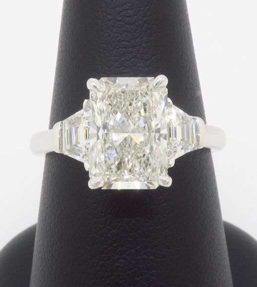 Stunning IGI Certified 3.76CTW Radiant Cut Diamond Ring