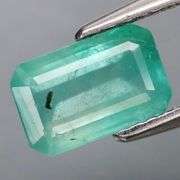 Glowing green! Simply beautiful 1.35ct Colombian Emerald!