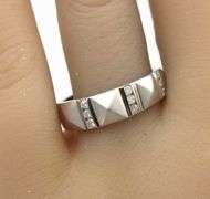 14kt White gold diamond accent Pyramid band