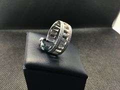 18K WHITE GOLD BAGUETTE CUT DIAMOND WEDDING BAND