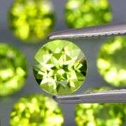 Round brilliant cut! Untreated! Matched! 5.48ct Peridot set!