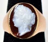 Mesmerizing Cameo Ring in 10k yellow Gold