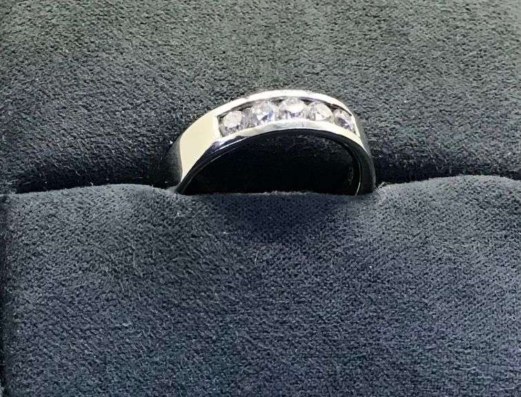 MEN’S 14K WHITE GOLD NATURAL DIAMOND WEDDING BAND