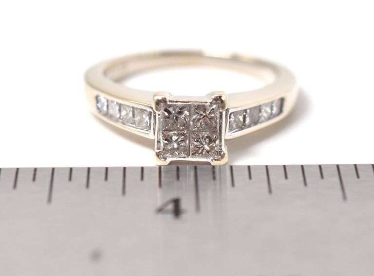 Sparkling 14K White Gold Diamond Ring