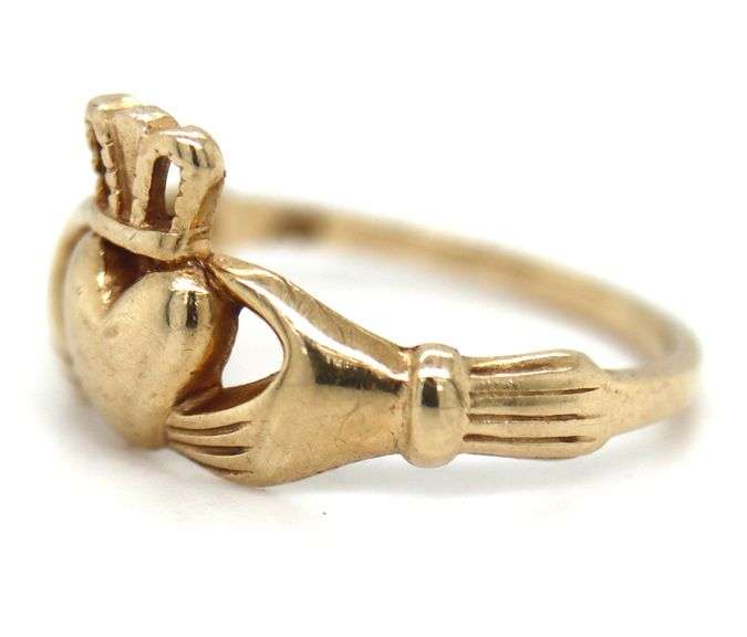 10kt Yellow gold Claddagh ring