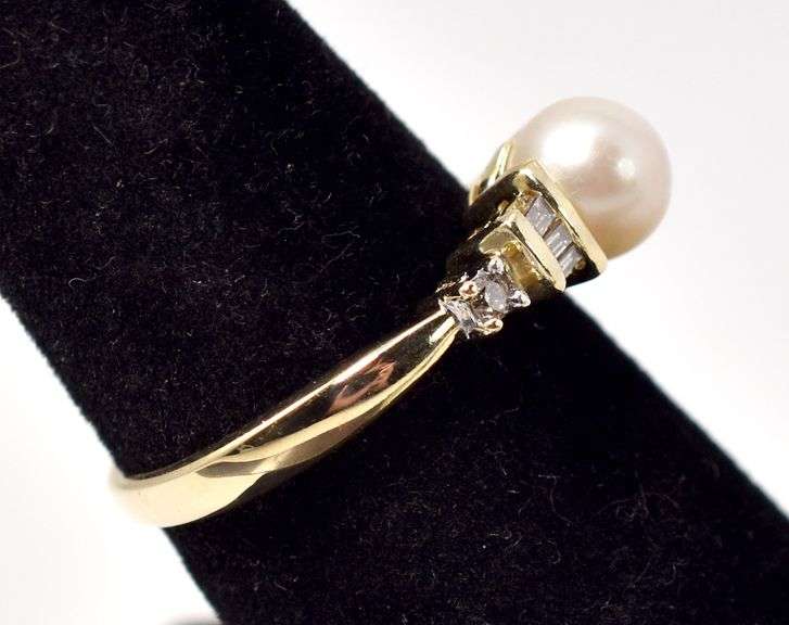 Precious Pearl and Diamond Ring in 14K Yellow Gold