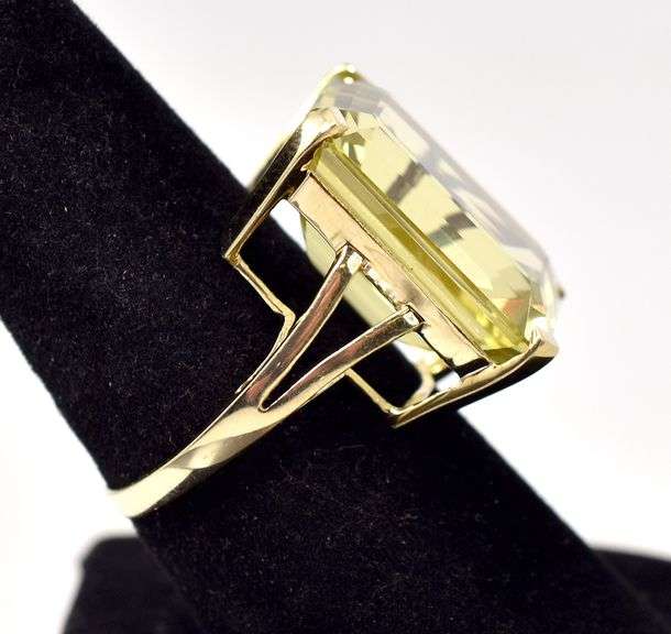 Absolutely Stunning 10K yellow Gold Lime Colored Citrine Gemstone Ring