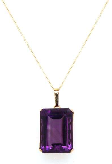 14kt Yellow gold 23ct Emerald cut amethyst pendant on chain