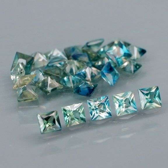 Stunning! 3.24ct set of blue green princess cut Sapphires