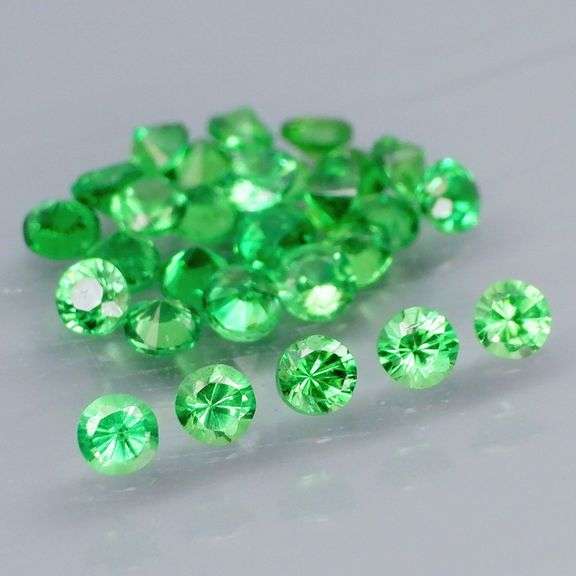 Chrome green! 1.76ct untreated Tsavorite set