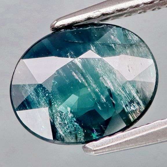 Bi-color! 1.46ct Sapphire from Madagascar
