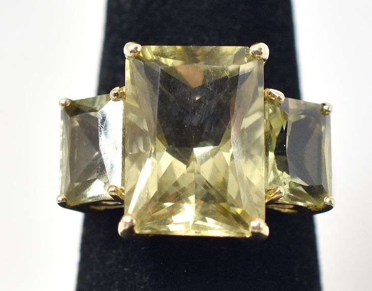 Stunning 10K Yellow Gold Green Citrine Ring