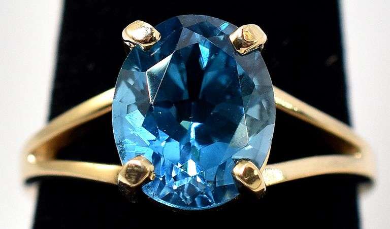 Brilliant Topaz Ring in 14K Yellow Gold