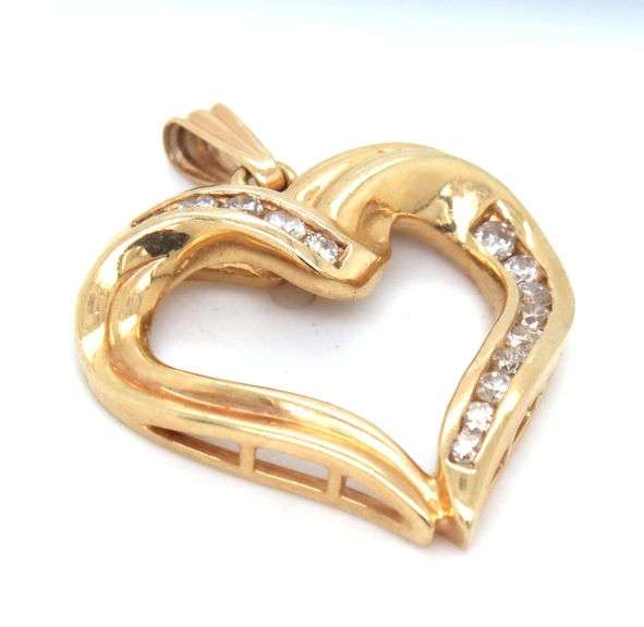 14kt Yellow gold heart shaped diamond pendant