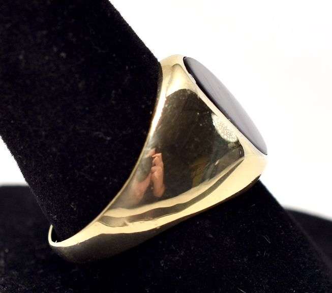 Charming 10K yellow Gold Black Onyx Gemstone Ring