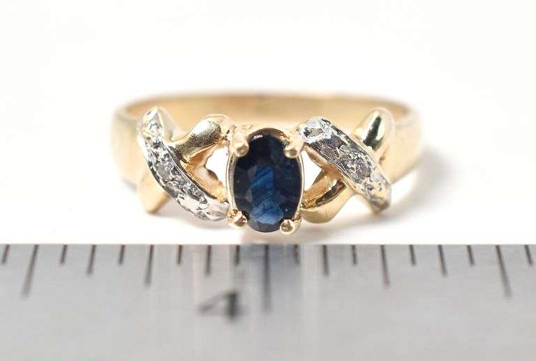 Elegant 14K Yellow Gold Blue Sapphire and Diamond Ring