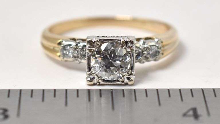 Captivating Diamond Engagement Ring in 14K Yellow Gold