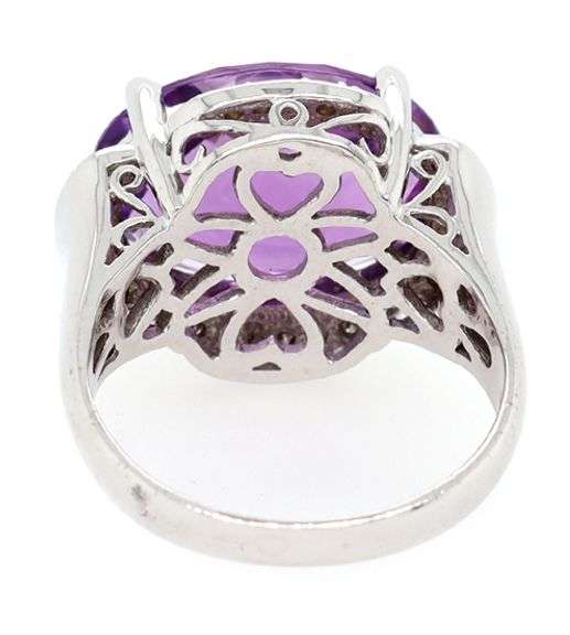 14kt White gold oval amethyst and diamond frame ring