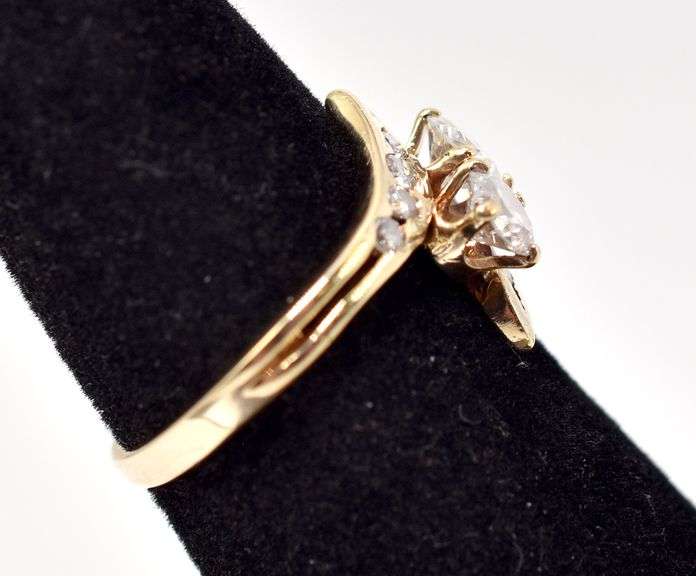 Captivating Diamond Ring in 14K Yellow Gold