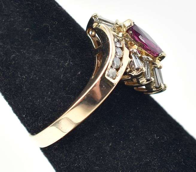 Beautiful 14K Yellow Gold Red Garnet and Diamond Ring