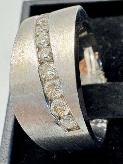 14K White Gold Round Brilliant Cut Diamond Ring