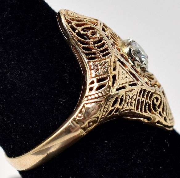 Fantastic Diamond Art Deco Style Diamond Ring in 14K Yellow Gold