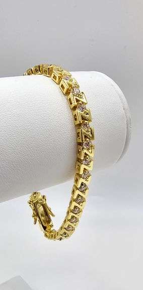 Sparkling 10.5 Ctw Lab Simulated Diamond 14 Kt Yellow Gold Plated Tennis Bracelet
