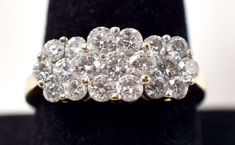Dazzling Approx. 1.00CTW Diamond Ring in 14K Yellow Gold