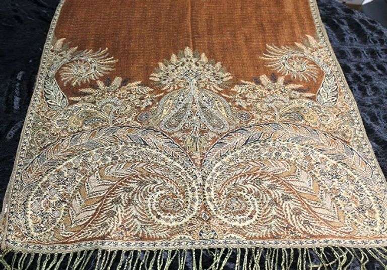 A Very Unique Design Lady's Scarf